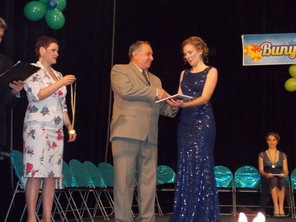 Для кременчугских школьников прозвучал "последний" звонок. Присылайте фото!!! Для кременчугских школьников прозвучал "последний" звонок. Присылайте фото!!!