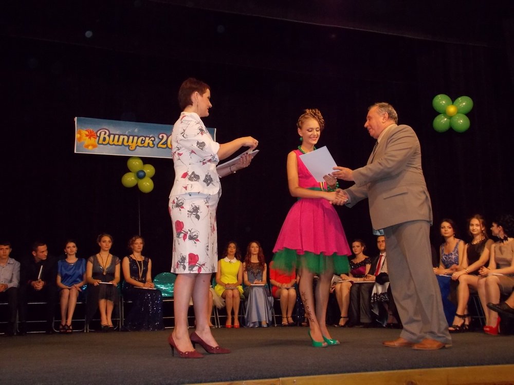 Для кременчугских школьников прозвучал "последний" звонок. Присылайте фото!!! Для кременчугских школьников прозвучал "последний" звонок. Присылайте фото!!!