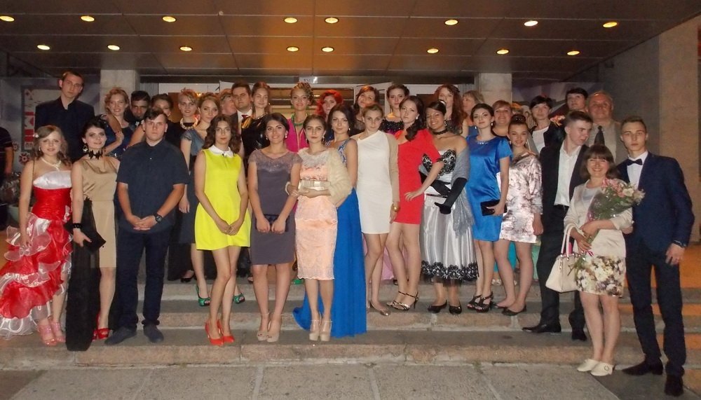 Для кременчугских школьников прозвучал "последний" звонок. Присылайте фото!!! Для кременчугских школьников прозвучал "последний" звонок. Присылайте фото!!!