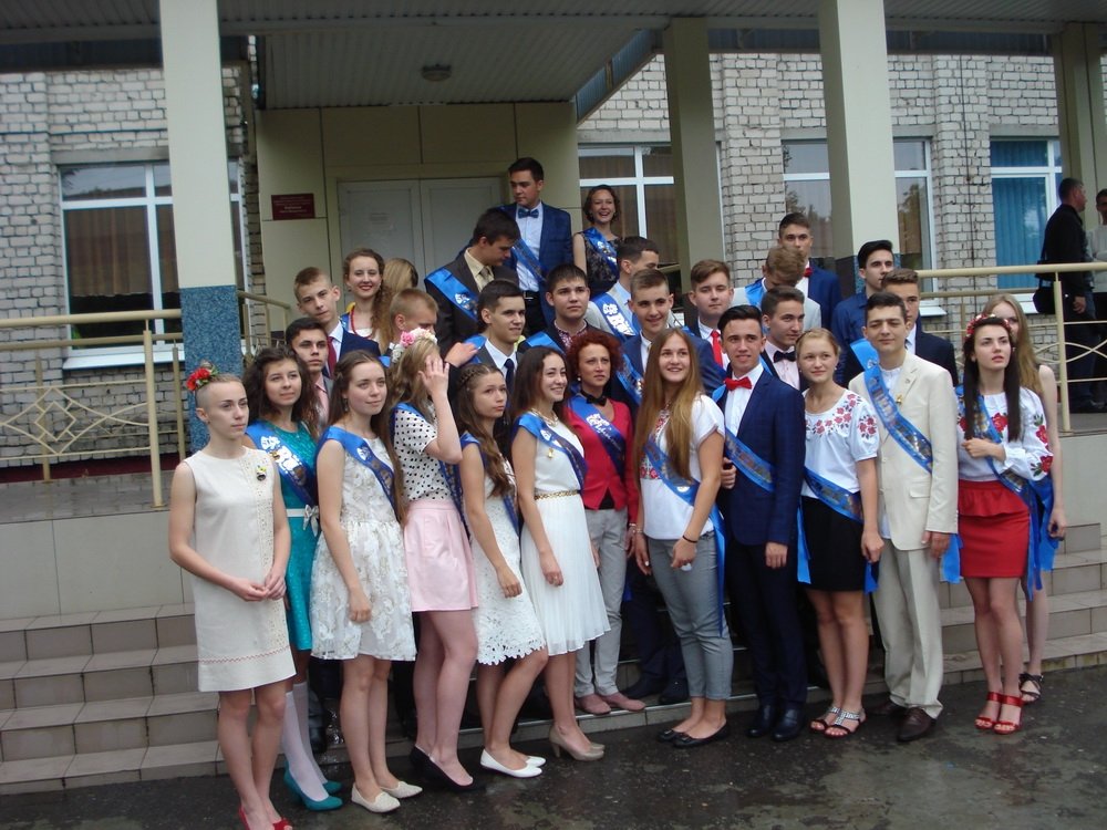 Для кременчугских школьников прозвучал "последний" звонок. Присылайте фото!!! Для кременчугских школьников прозвучал "последний" звонок. Присылайте фото!!!