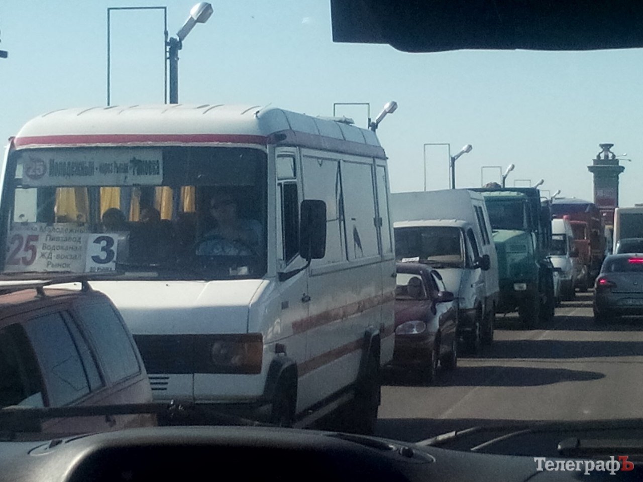 На мосту - пробка. Произошло ДТП На мосту - пробка. Произошло ДТП