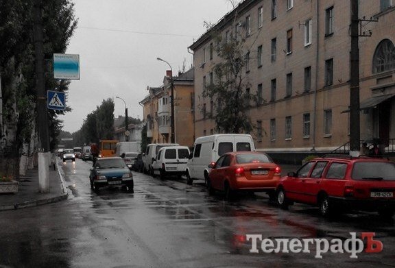 Пробка на Крюковском мосту - ремонтники разрыли асфальт Пробка на Крюковском мосту - ремонтники разрыли асфальт