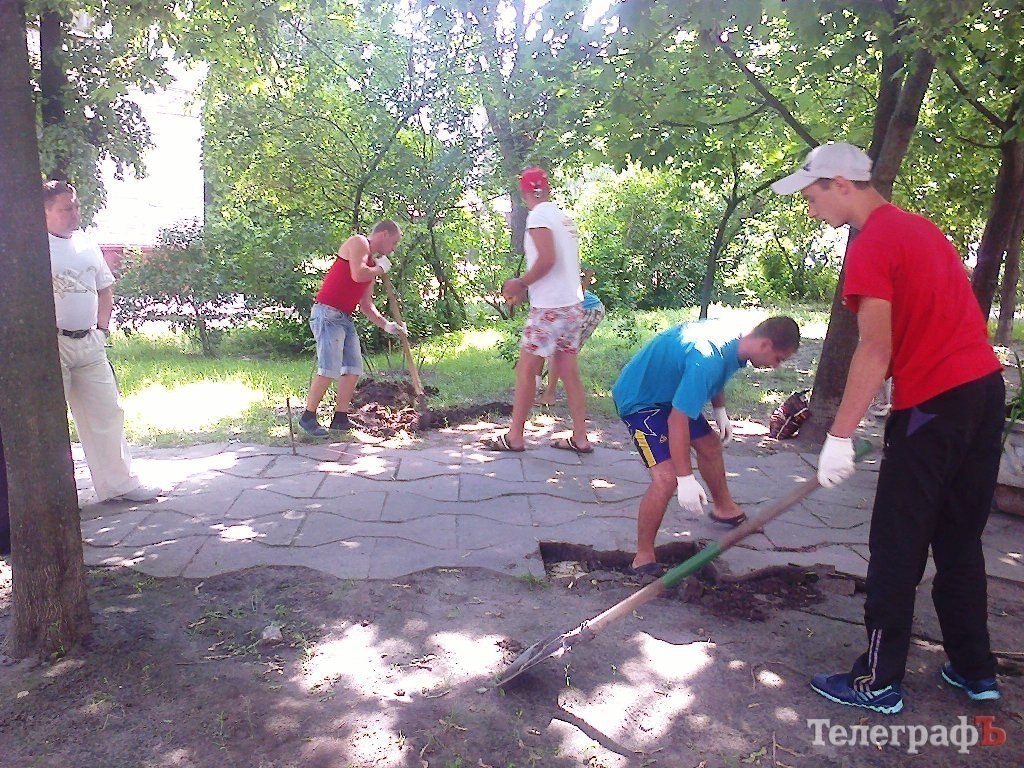 В Кременчуге возле «Сакса» опять «заварушка» В Кременчуге возле «Сакса» опять «заварушка»