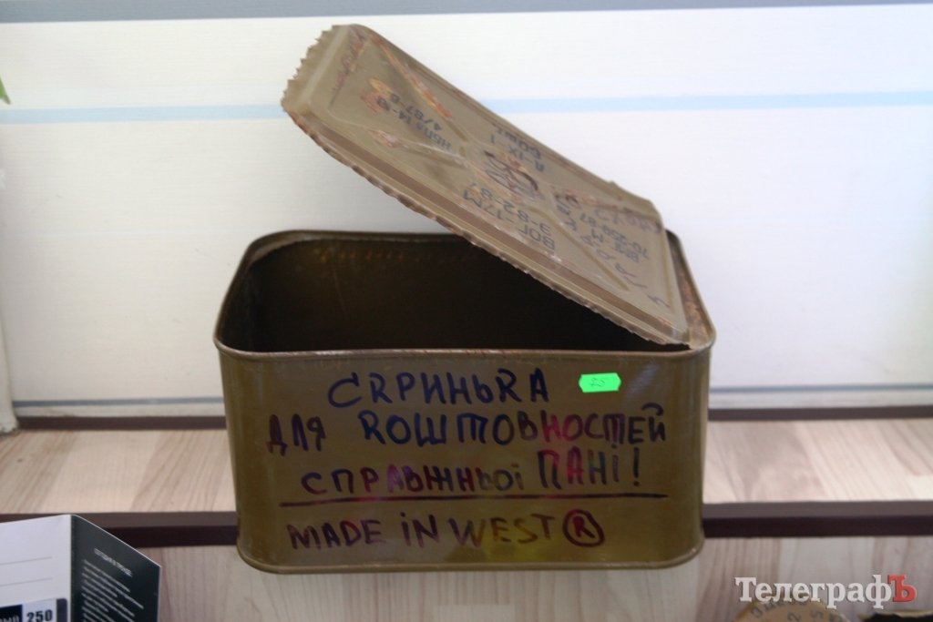 Выставка в "Приватке" пополнилась авторскими работами кременчугских художников... Налетай! Выставка в "Приватке" пополнилась авторскими работами кременчугских художников... Налетай!