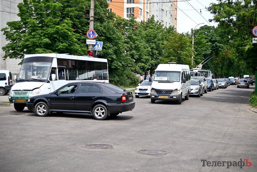 На Красина из-за ДТП было усложнено движение На Красина из-за ДТП было усложнено движение