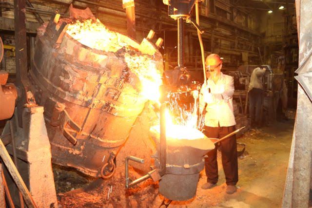 Администрация "АвтоКрАЗа" обещает пересмотреть зарплаты работников литейного цеха Администрация "АвтоКрАЗа" обещает пересмотреть зарплаты работников литейного цеха