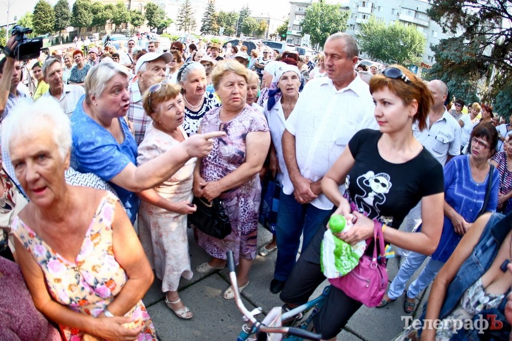 Призрак 1939-го года: «Батьківщина» читает на площади Победы фамилии депутатов-«врагов народа» Призрак 1939-го года: «Батьківщина» читает на площади Победы фамилии депутатов-«врагов народа»