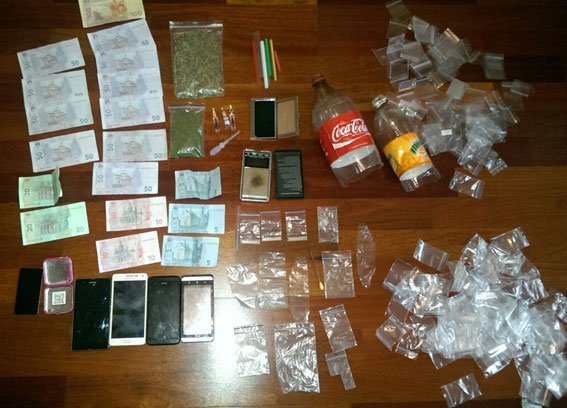 У кременчужанки нашли амфетамин, марихуану и весы У кременчужанки нашли амфетамин, марихуану и весы