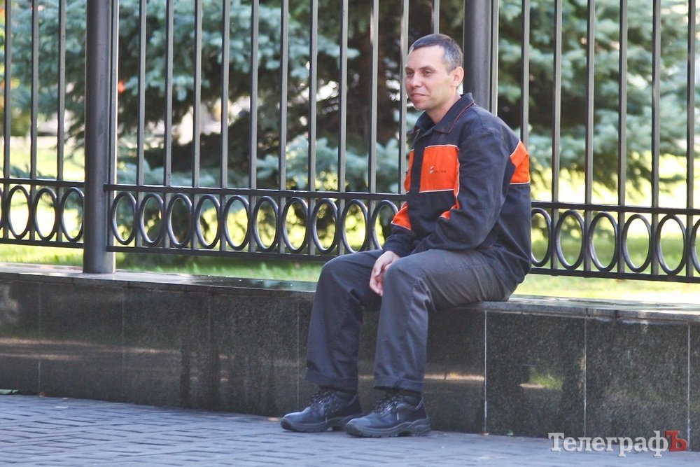 "Укртатнафта" вывела 500 человек на пикет перед офисом ПДМН в Кременчуге "Укртатнафта" вывела 500 человек на пикет перед офисом ПДМН в Кременчуге