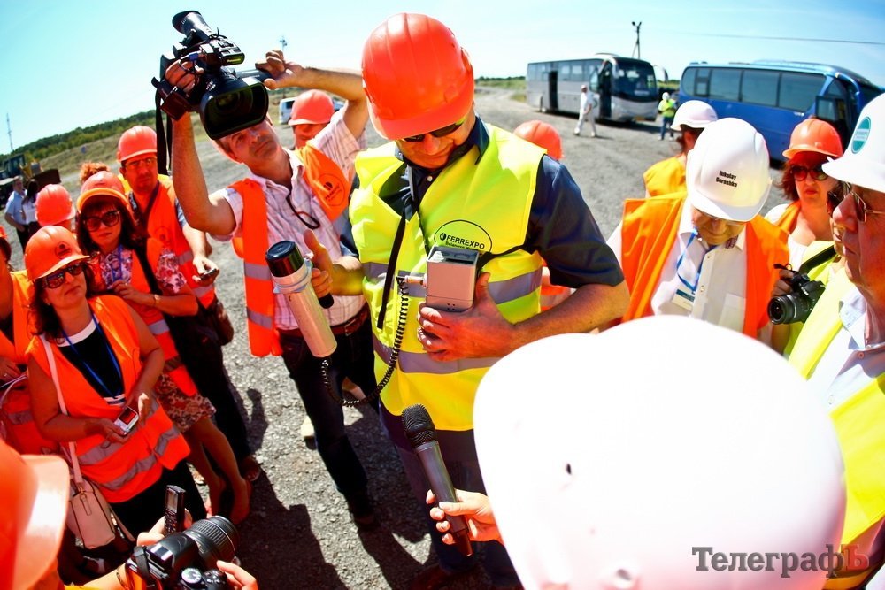 Як нардепи, журналісти і екологи інспектували ГЗК під Кременчуком Як нардепи, журналісти і екологи інспектували ГЗК під Кременчуком