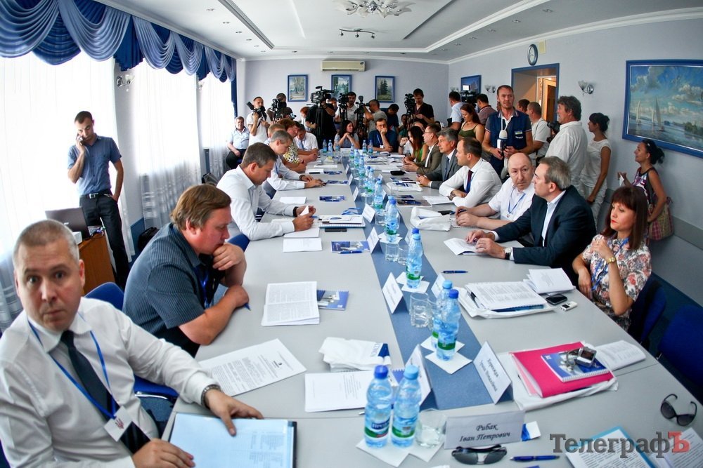 Як нардепи, журналісти і екологи інспектували ГЗК під Кременчуком Як нардепи, журналісти і екологи інспектували ГЗК під Кременчуком