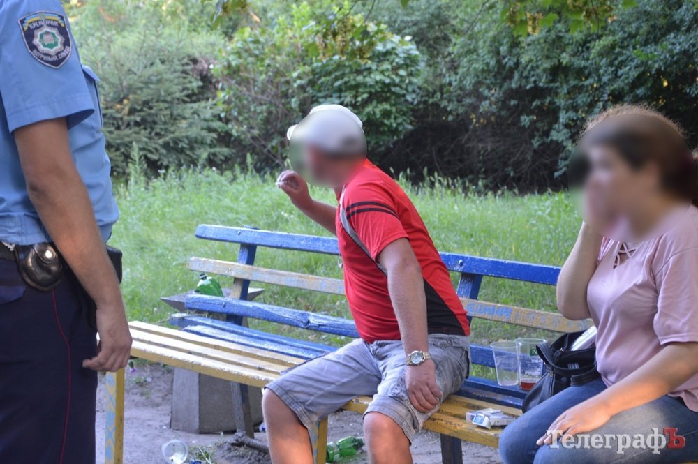 «До неї додому прийшов якийсь п’яний чорт та влігся спати на диван» «До неї додому прийшов якийсь п’яний чорт та влігся спати на диван»