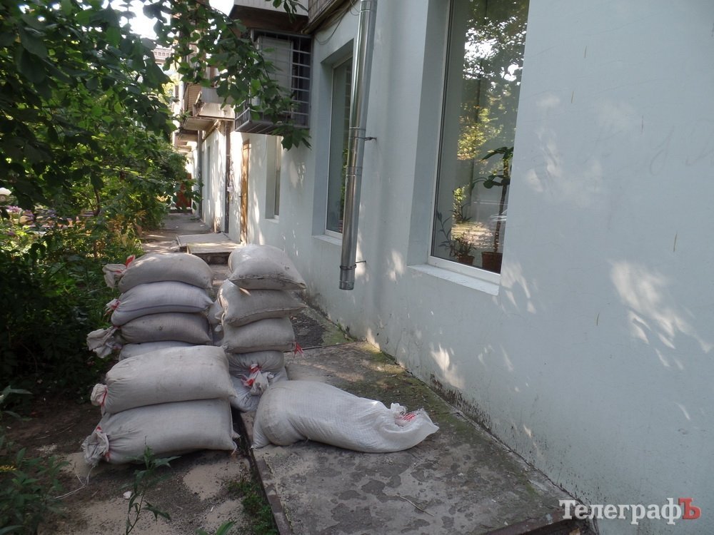 В Кременчуге возле офисов "Визита" и Майдана нашли самодельную бомбу В Кременчуге возле офисов "Визита" и Майдана нашли самодельную бомбу
