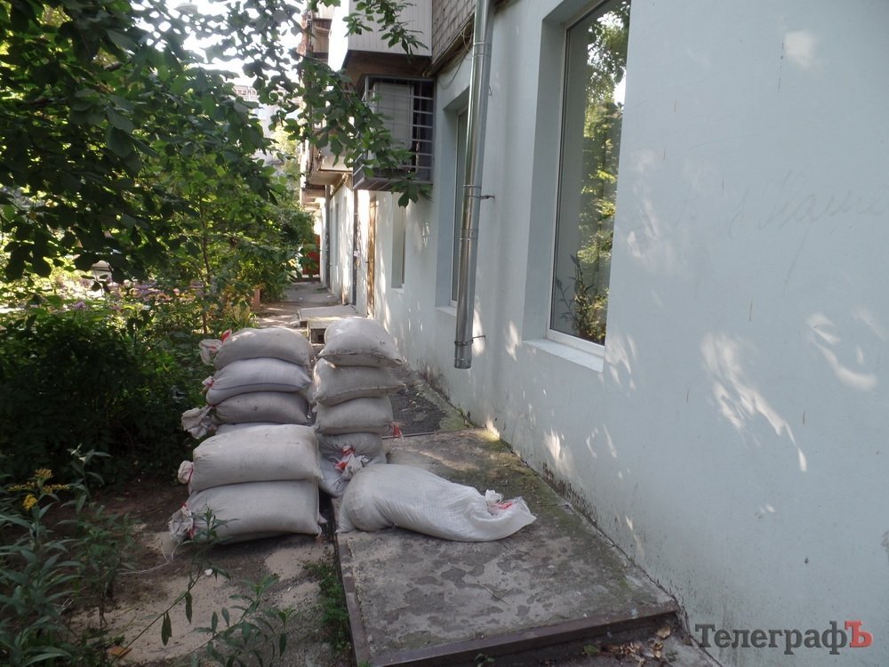 В Кременчуге возле офисов "Визита" и Майдана нашли самодельную бомбу В Кременчуге возле офисов "Визита" и Майдана нашли самодельную бомбу