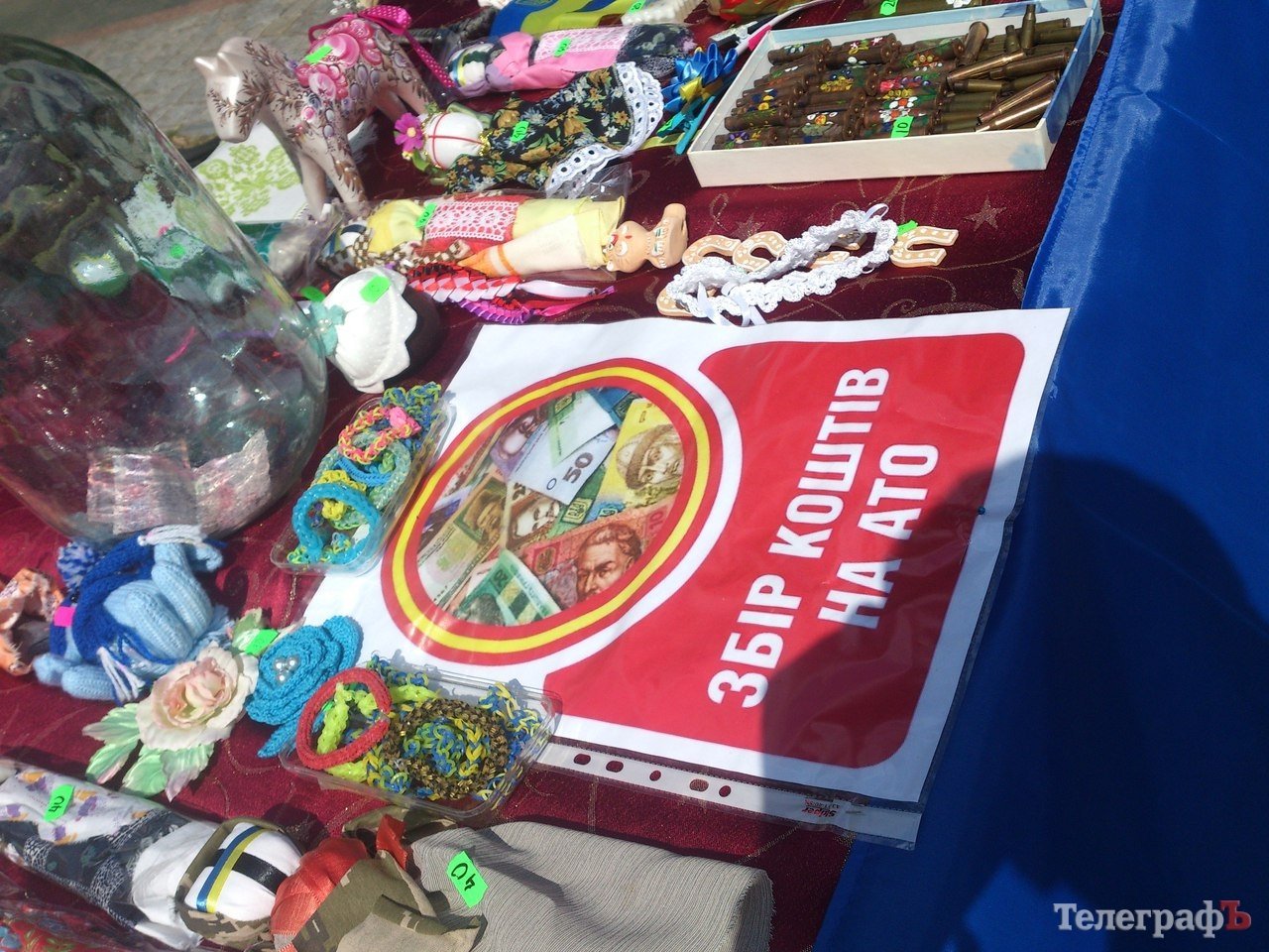 Более 4 тыс грн дали прохожие на нужды АТО в День Независимости волонтёрам Телеграфа Более 4 тыс грн дали прохожие на нужды АТО в День Независимости волонтёрам Телеграфа