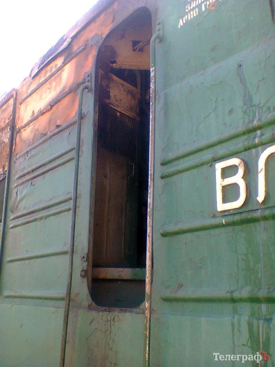 В Кременчуге перед Крюковским мостом горел электровоз В Кременчуге перед Крюковским мостом горел электровоз