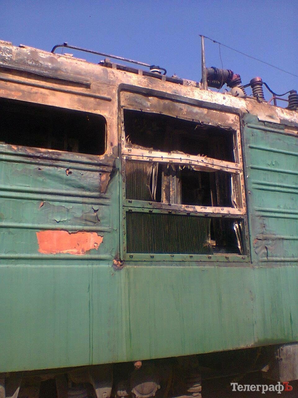 В Кременчуге перед Крюковским мостом горел электровоз В Кременчуге перед Крюковским мостом горел электровоз