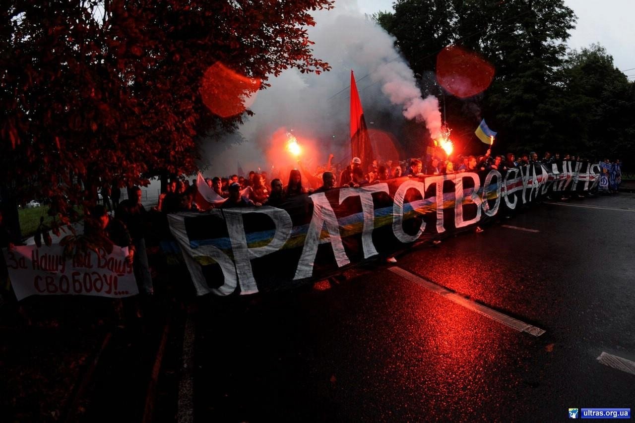 Збірна України перемогла Білорусь у Львові та продовжує боротьбу за Євро-2016 Збірна України перемогла Білорусь у Львові та продовжує боротьбу за Євро-2016