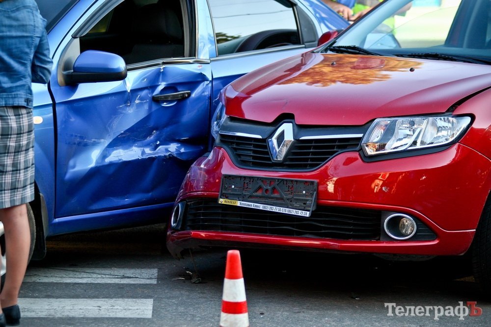 На мистическом перекрёстке в центре Кременчуга столкнулись машины На мистическом перекрёстке в центре Кременчуга столкнулись машины