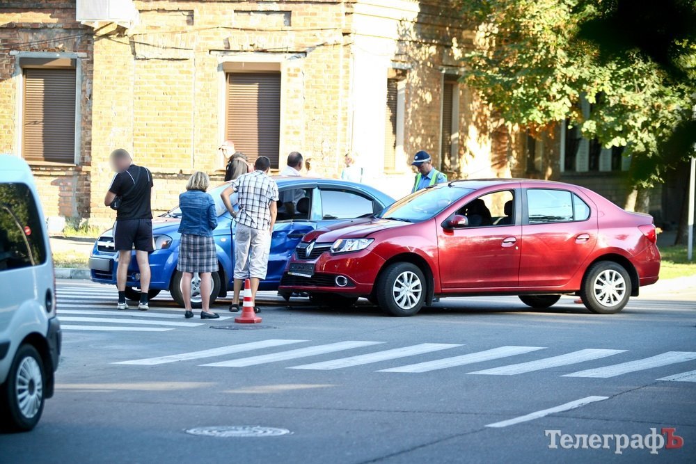 На мистическом перекрёстке в центре Кременчуга столкнулись машины На мистическом перекрёстке в центре Кременчуга столкнулись машины