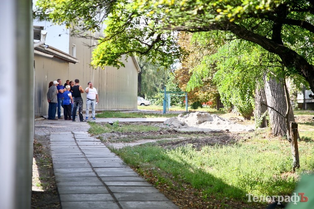 В Кременчуге жители протестуют против расширения катка “Айсберг” В Кременчуге жители протестуют против расширения катка “Айсберг”