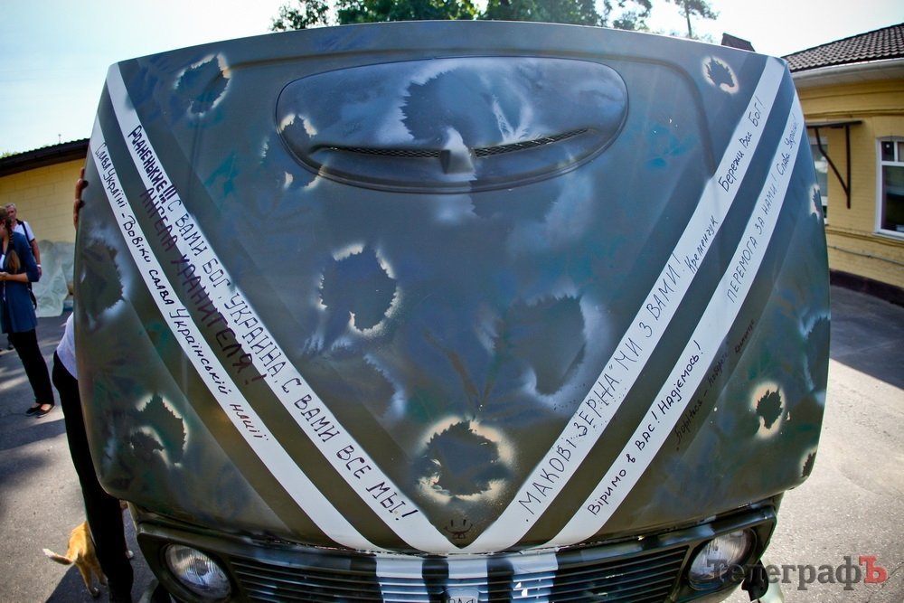 Волонтери передали куплену та відремонтовану машину на передову Волонтери передали куплену та відремонтовану машину на передову