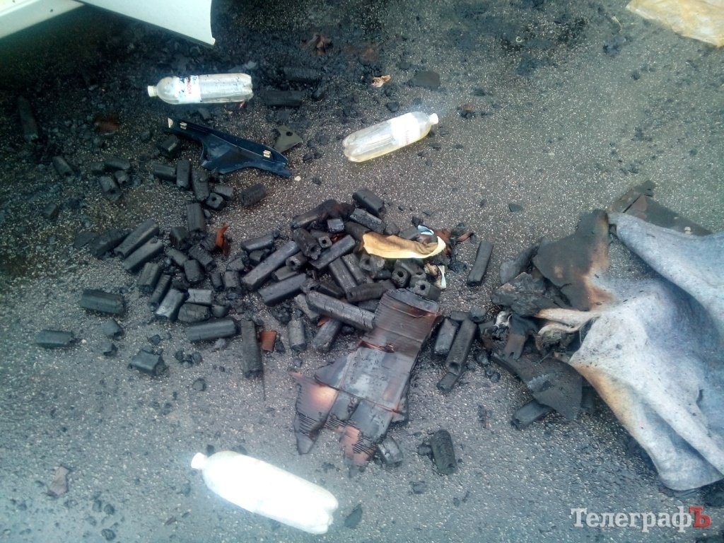 В Кременчуге в 278 квартале горел Mercedes В Кременчуге в 278 квартале горел Mercedes