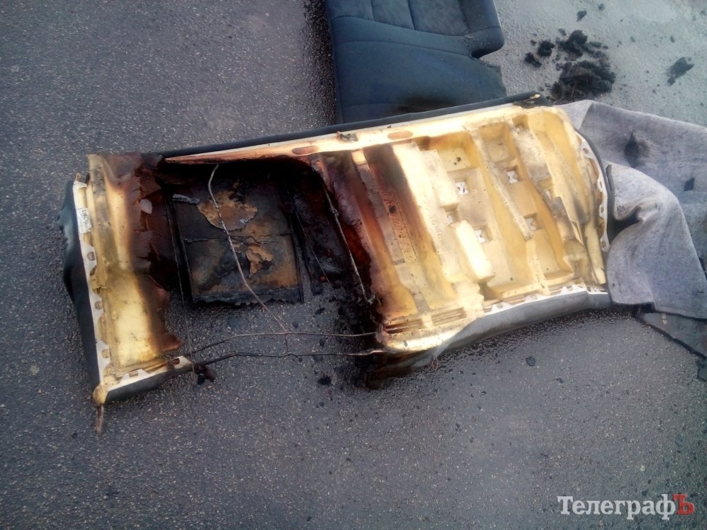 В Кременчуге в 278 квартале горел Mercedes В Кременчуге в 278 квартале горел Mercedes