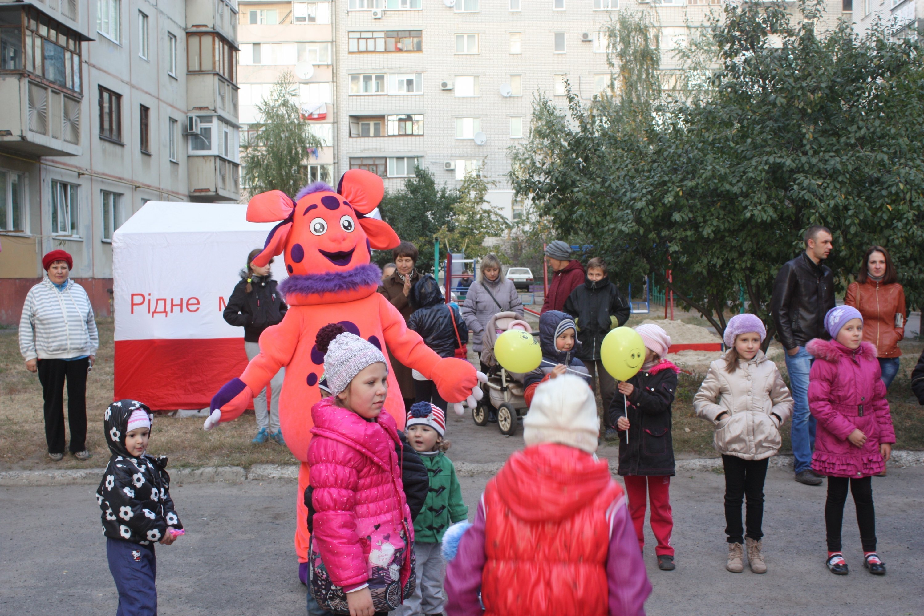 У Кременчуці відкрито ще один дитячий майданчик У Кременчуці відкрито ще один дитячий майданчик
