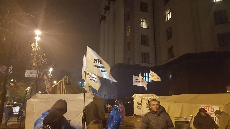 У Києві на Тарифному майдані протестують кременчужани У Києві на Тарифному майдані протестують кременчужани