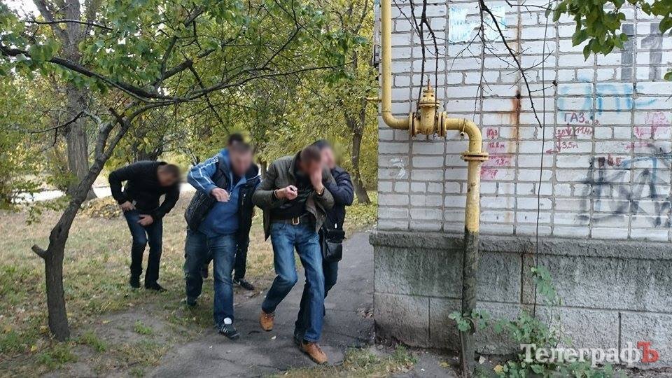 В Кременчуге у избирательного участка зафиксирован мордобой и прокалывание автошин В Кременчуге у избирательного участка зафиксирован мордобой и прокалывание автошин