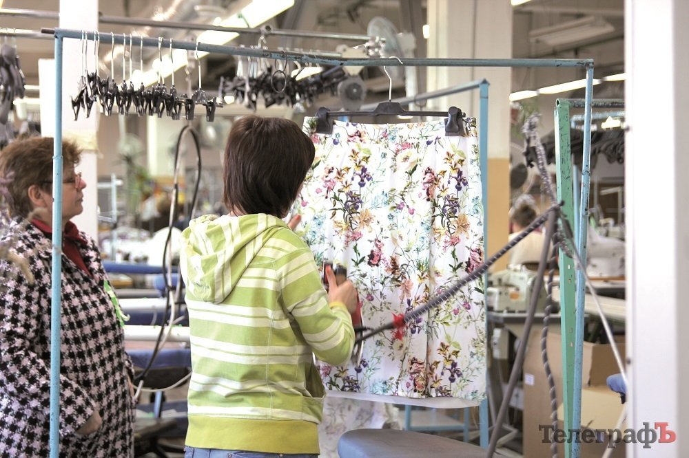 Кременчужанки одевают европеек Кременчужанки одевают европеек