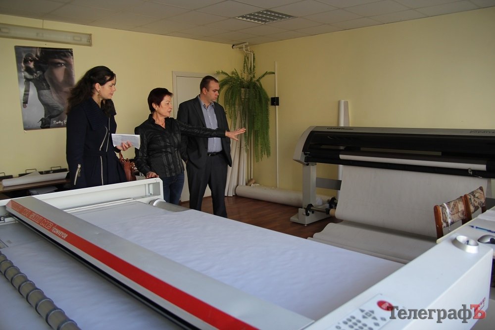 Кременчужанки одевают европеек Кременчужанки одевают европеек