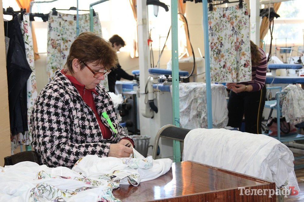 Кременчужанки одевают европеек Кременчужанки одевают европеек