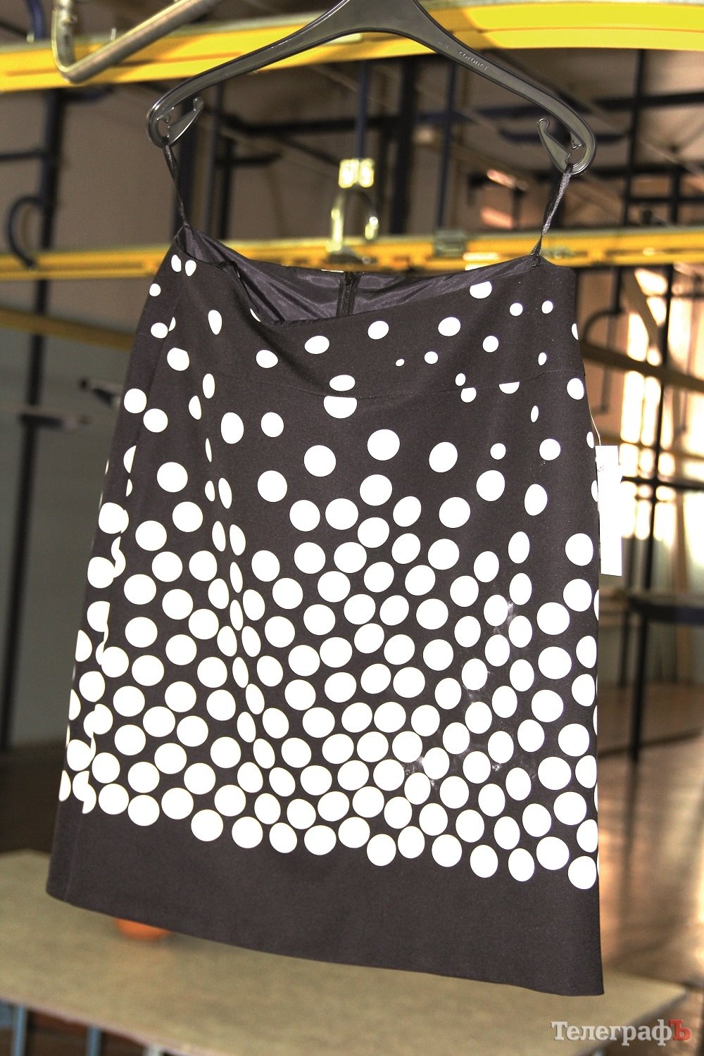 Кременчужанки одевают европеек Кременчужанки одевают европеек