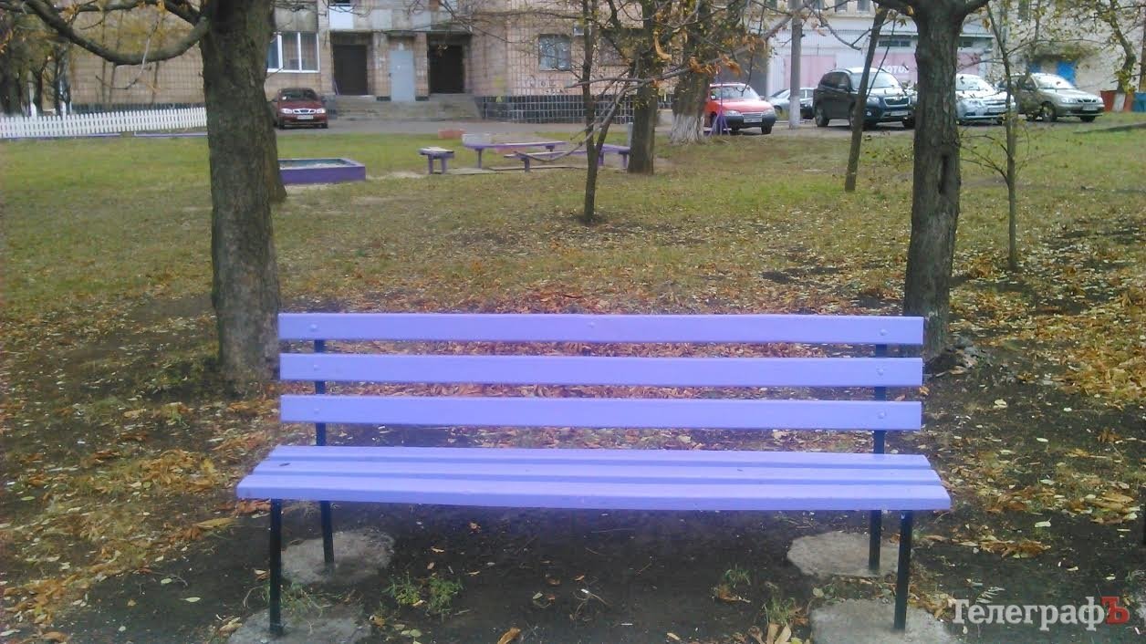Фиолетовые лавочки "мигрировали" в Краматорск Фиолетовые лавочки "мигрировали" в Краматорск