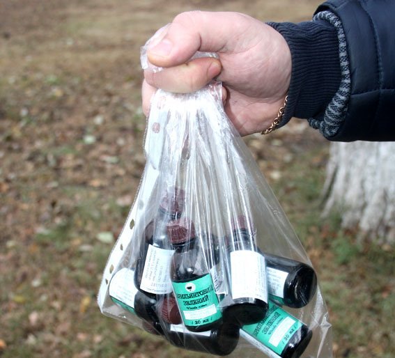 Хулиганы с зеленкой, которые нападали на представителей экзит-пола в Кременчуге, задержаны Хулиганы с зеленкой, которые нападали на представителей экзит-пола в Кременчуге, задержаны