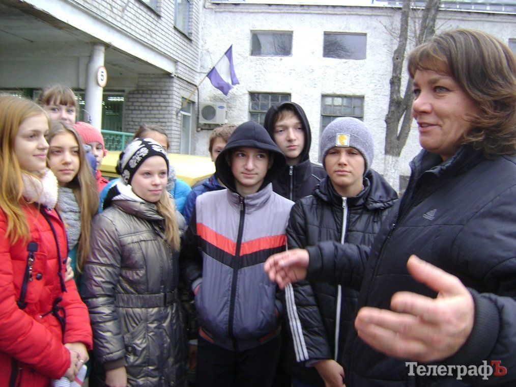 Дети пришли на экскурсию в собачий приют в Кременчуге Дети пришли на экскурсию в собачий приют в Кременчуге