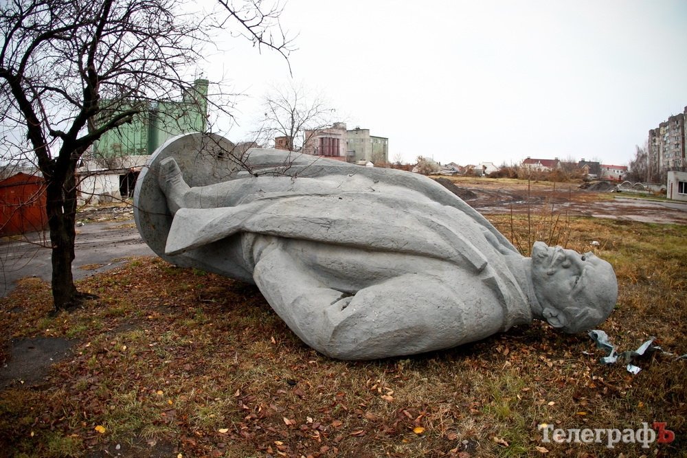 В Кременчуге пытались куда-то увезти Ленина В Кременчуге пытались куда-то увезти Ленина
