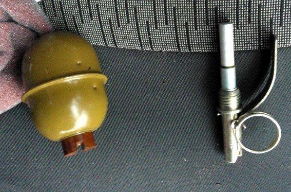 Мешканець Полтавщини катався з гранатою в автомобілі Мешканець Полтавщини катався з гранатою в автомобілі