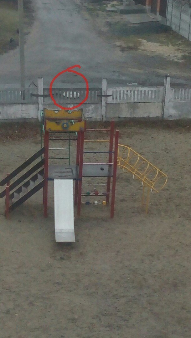 В Кременчуге автомобиль "влетел" в люк В Кременчуге автомобиль "влетел" в люк