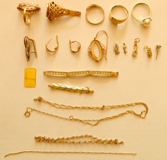 Кременчугская полиция выставила на обозрение краденые вещи - узнайте своё и забирайте Кременчугская полиция выставила на обозрение краденые вещи - узнайте своё и забирайте