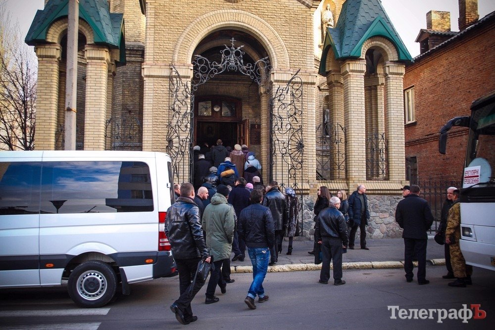 Кременчужани прощалися з Героєм Артемом Носенком Кременчужани прощалися з Героєм Артемом Носенком