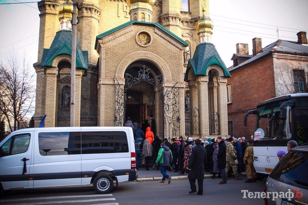 Кременчужани прощалися з Героєм Артемом Носенком Кременчужани прощалися з Героєм Артемом Носенком