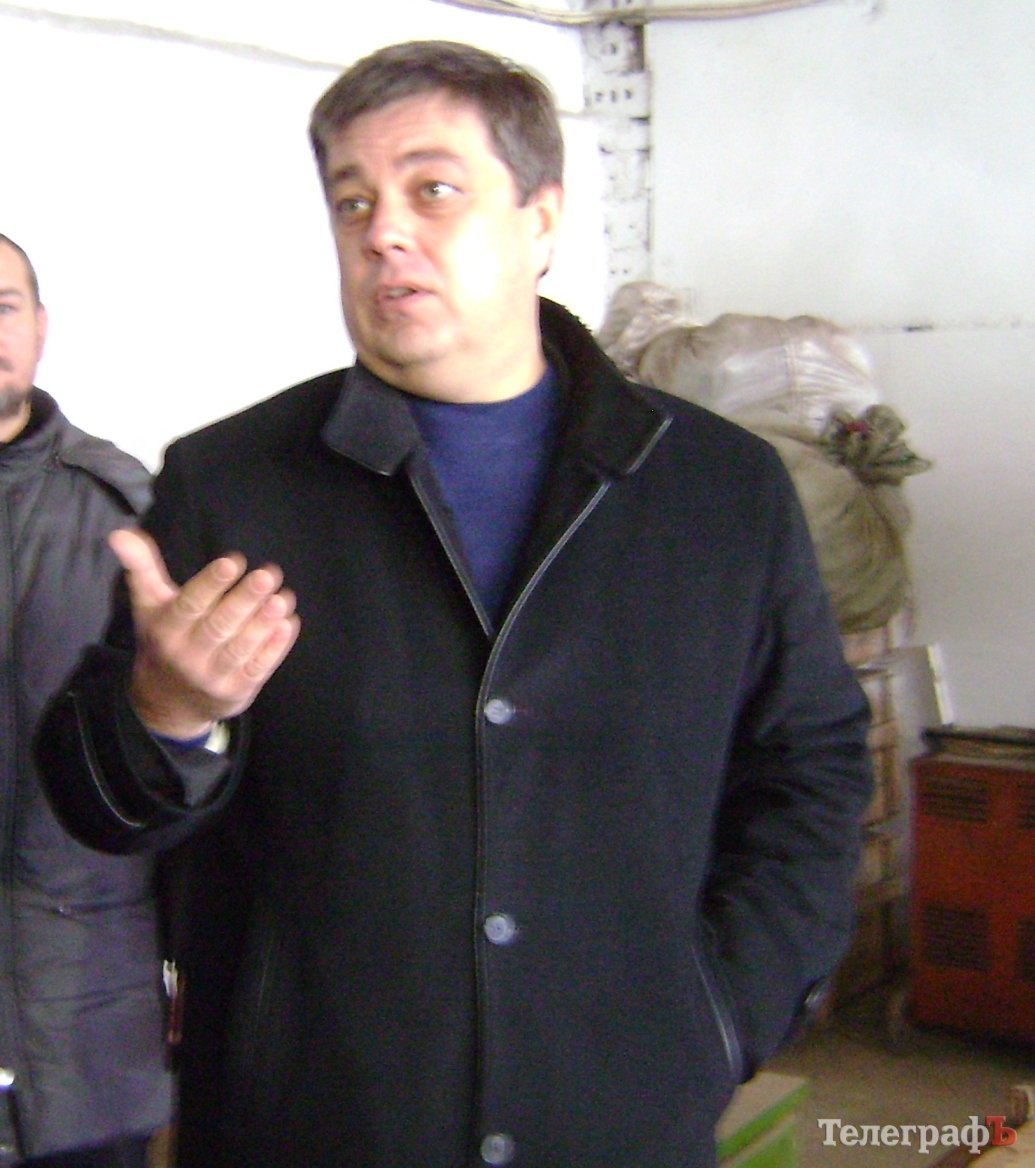 Сотрудники комбината ритуальных услуг в Кременчуге защищают своего директора от увольнения Сотрудники комбината ритуальных услуг в Кременчуге защищают своего директора от увольнения