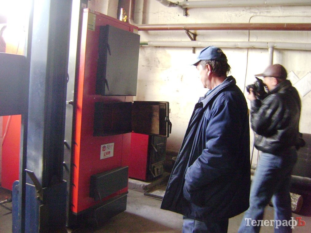 Сотрудники комбината ритуальных услуг в Кременчуге защищают своего директора от увольнения Сотрудники комбината ритуальных услуг в Кременчуге защищают своего директора от увольнения