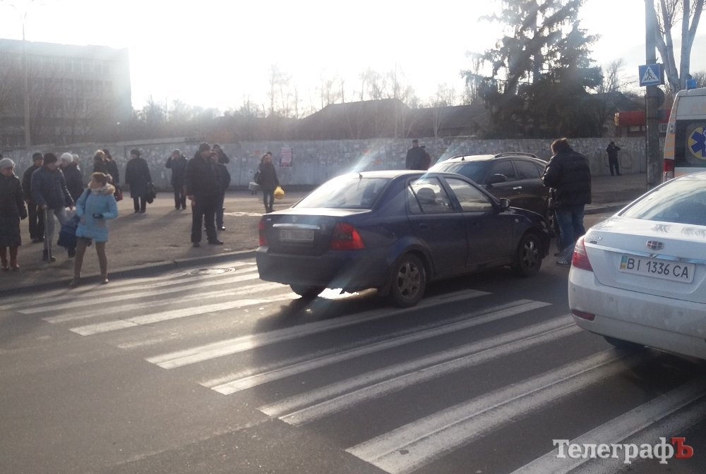 В Кременчуге на пешеходном переходе сбили 20-летнего парня В Кременчуге на пешеходном переходе сбили 20-летнего парня