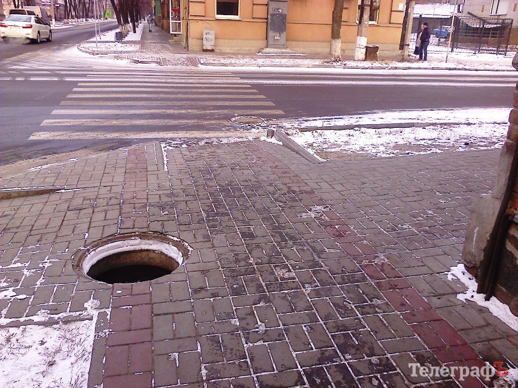 На перекрёстке ул. Бутырина и Шевченко украли крышку люка. Смотрите под ноги! На перекрёстке ул. Бутырина и Шевченко украли крышку люка. Смотрите под ноги!