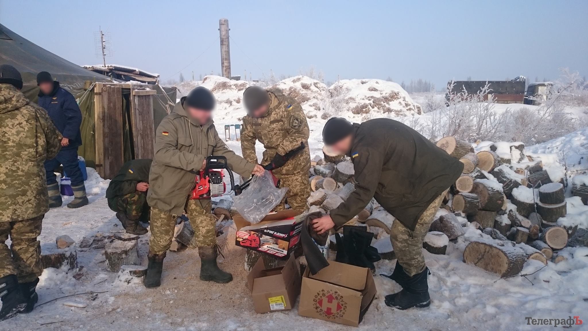 Маскувальні халати для "невидимок" від кременчужан вже на фронті Маскувальні халати для "невидимок" від кременчужан вже на фронті