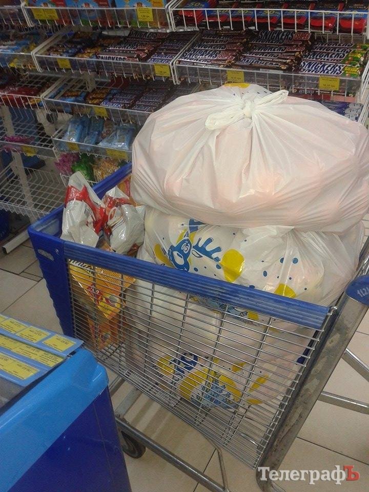 Кременчуцькі волонтери отримали допомогу з Сербії Кременчуцькі волонтери отримали допомогу з Сербії